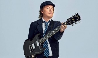 Angus Young (AC/DC) explica por qué solo utiliza guitarras Gibson SG y dónde está la primera que se compró